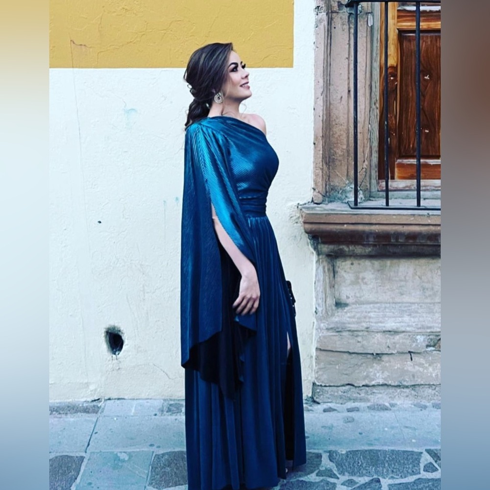 Beautiful metallic blue gown! Elegant and sophisticated. From Neiman Marcus
